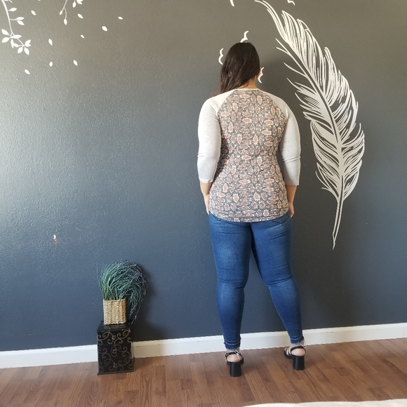 LulaRoe Baseball Top - Picture 5 of 7